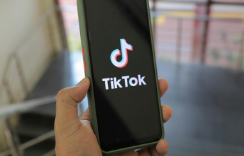 Crée des posts percutants sur TikTok, Facebook, Instagram et LinkedIn